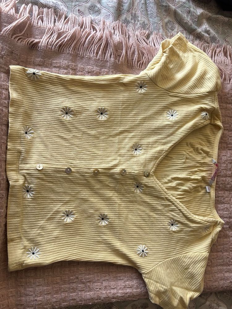 Cute Yellow Daisy Crop Top