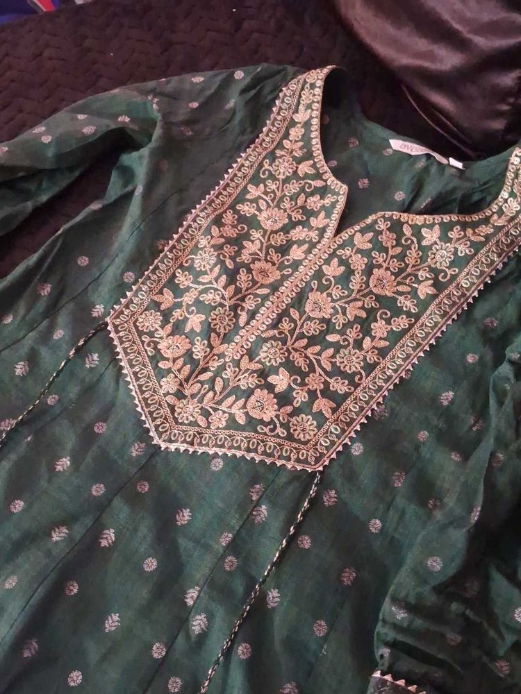 Elegant Embroidered Green Kurta
