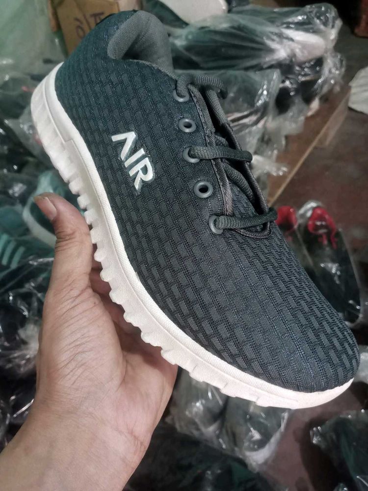NEW NO USED SPORTS SHOES FOR MEN.
