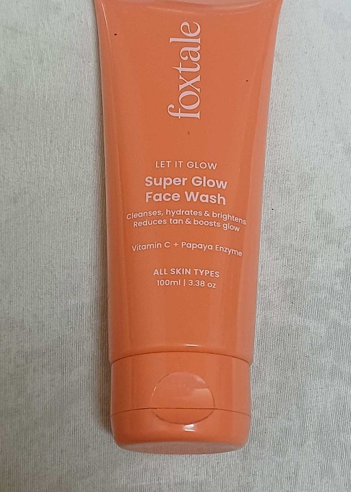 Foxtale Super Glow Face Wash