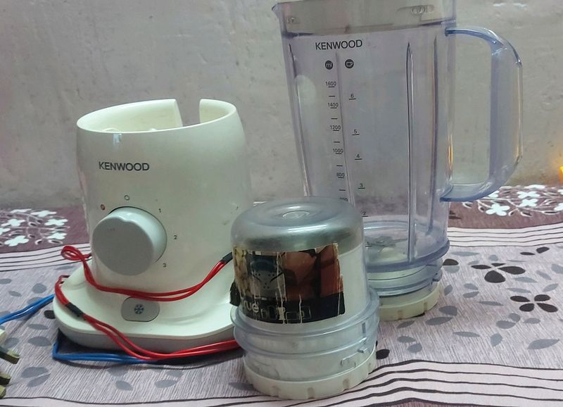 Kenwood Gringer With 2 Jars ..