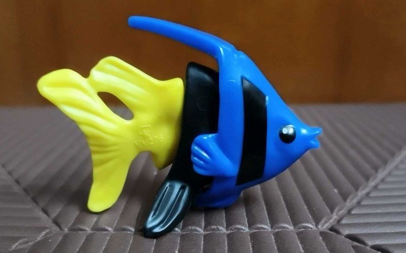 kinder VV276 fish toy