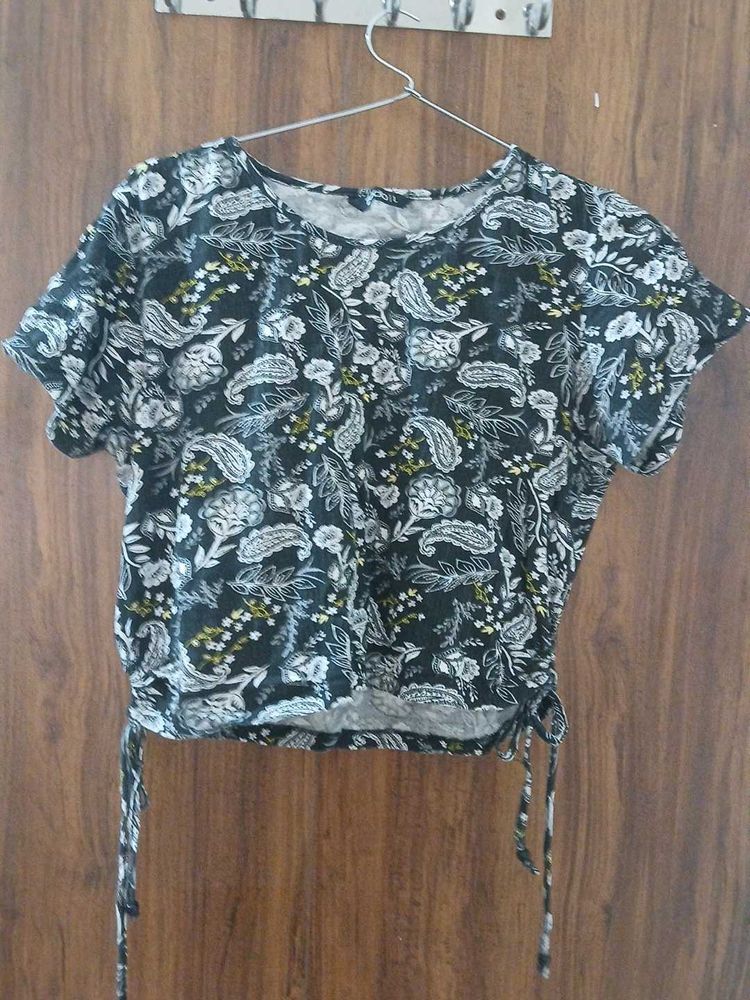 Floral Print Tie-Up Crop Top