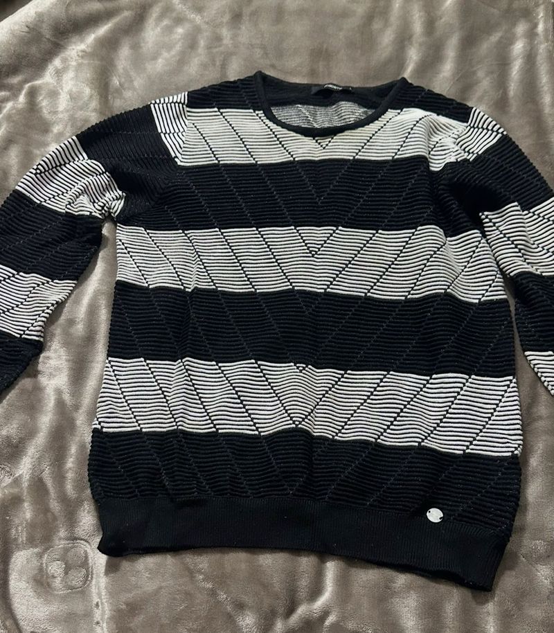 Striped Black &amp; White Pullover