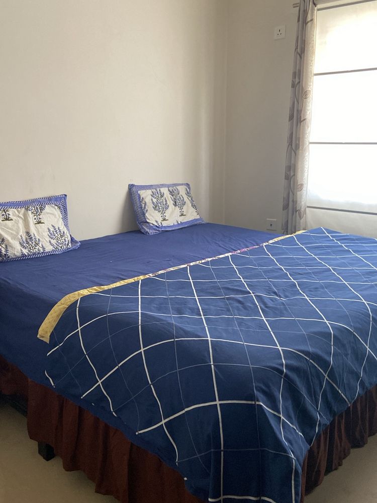 Bedsheet,pillow Set And Comforte Cover