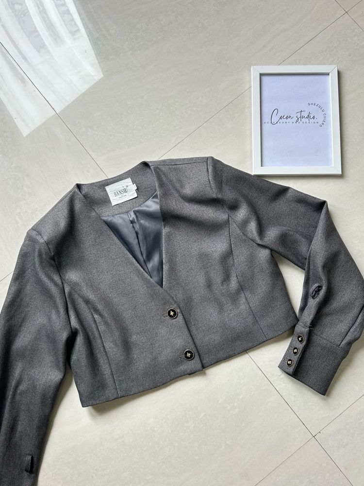 Chic Grey Cropped Blazer Jacket