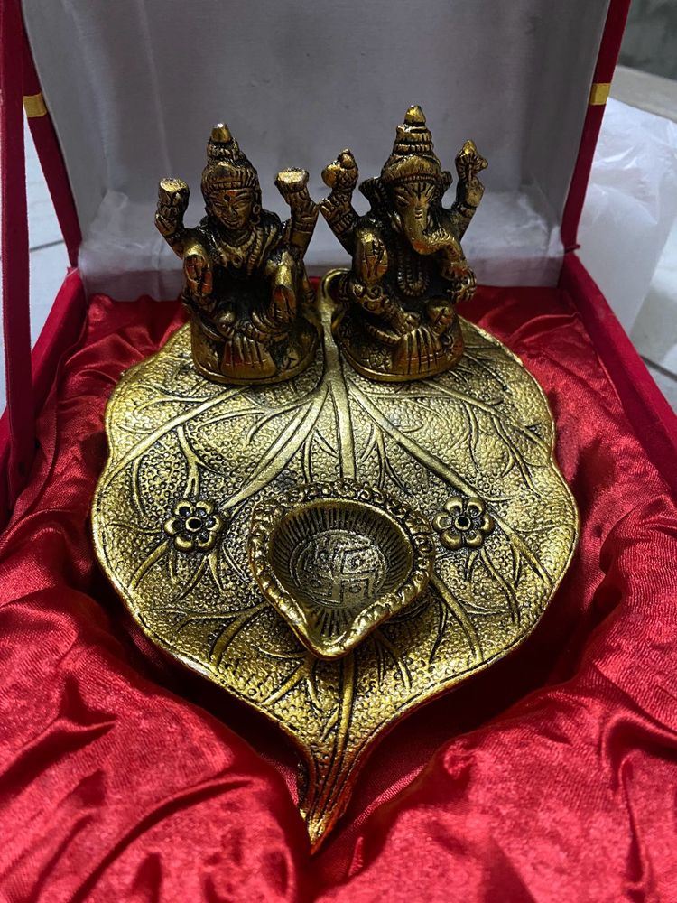 Beautiful Ganesh Lakshmi Ji Peepal Patta Diya