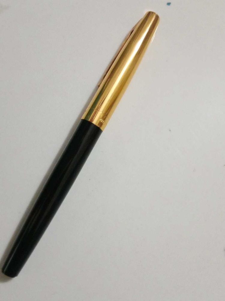 hero Fountain Pen - Black &amp; Gold