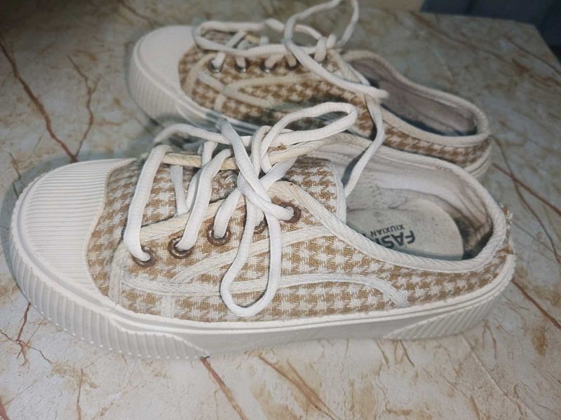 Houndstooth Print Lace-Up Sneakers