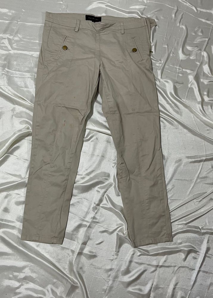 Chic beige cargo-style pants
