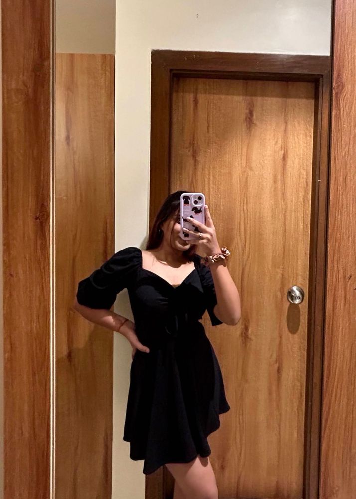 Chic Black Puff Sleeve Dress