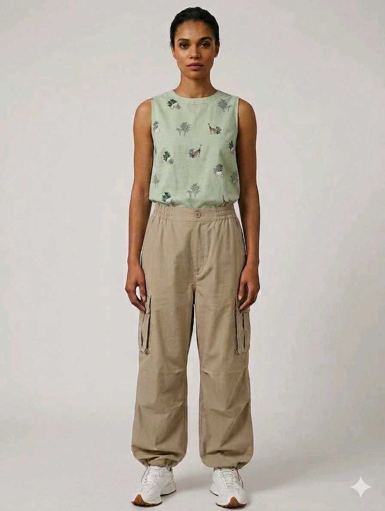 COMBO SAFARI OUTFIT: Beige Cargo Pants+ animal top