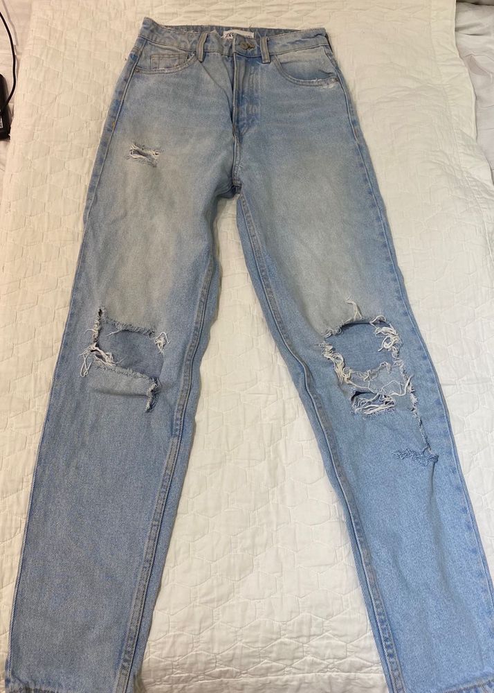 Zara light washed ripped denim pant