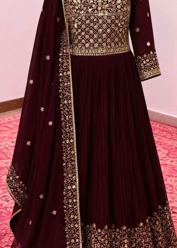 Gown with dupatta and  Dress acchi condition mein