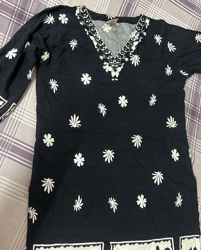 Black Embroidered Kurta