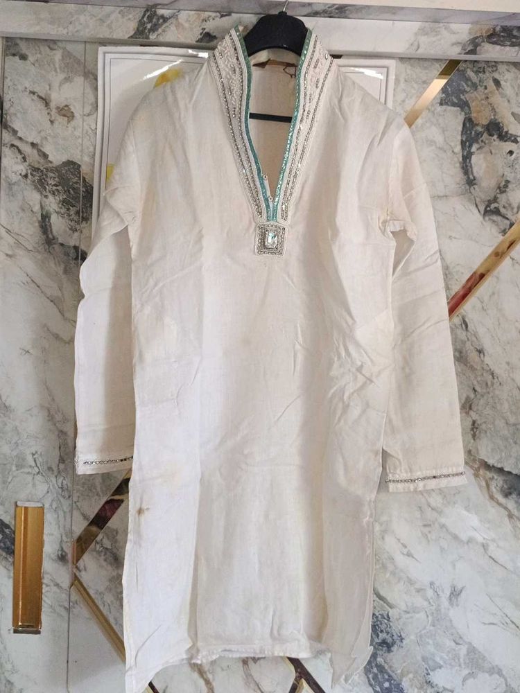 Elegant White Embellished Kurta pent set