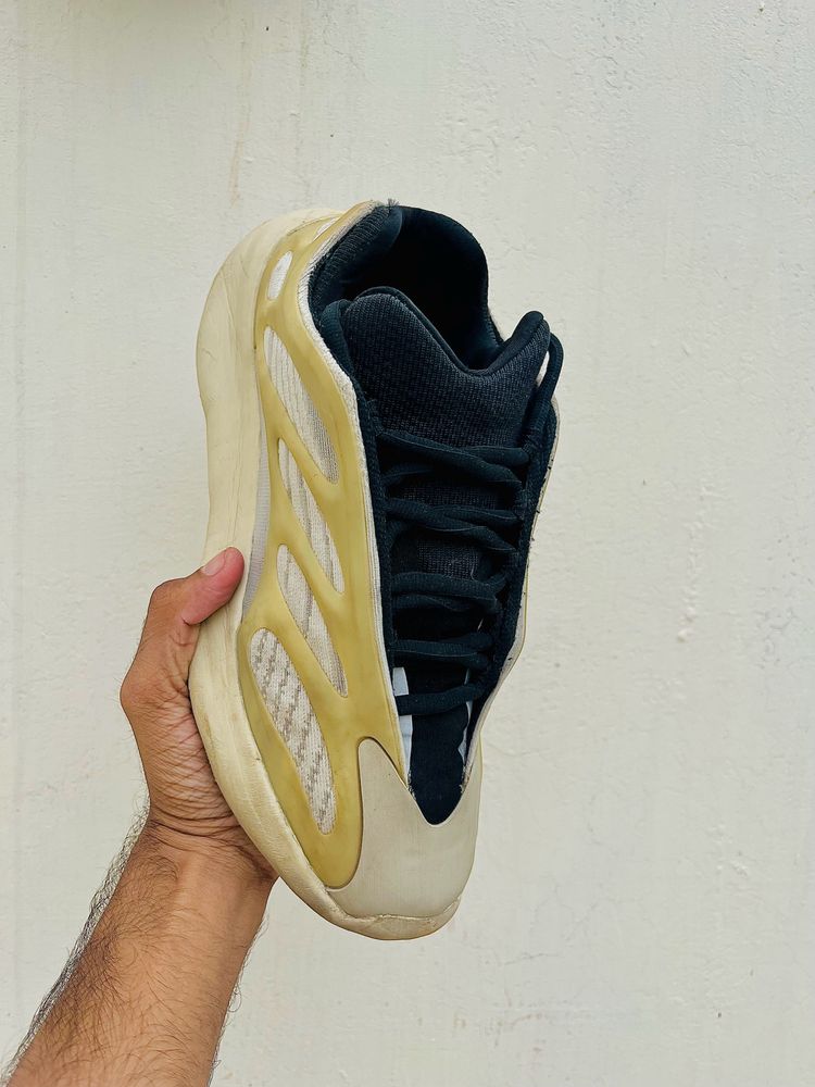 Adidas Yezzy 700 V3 Unisex Imported Shoes Available