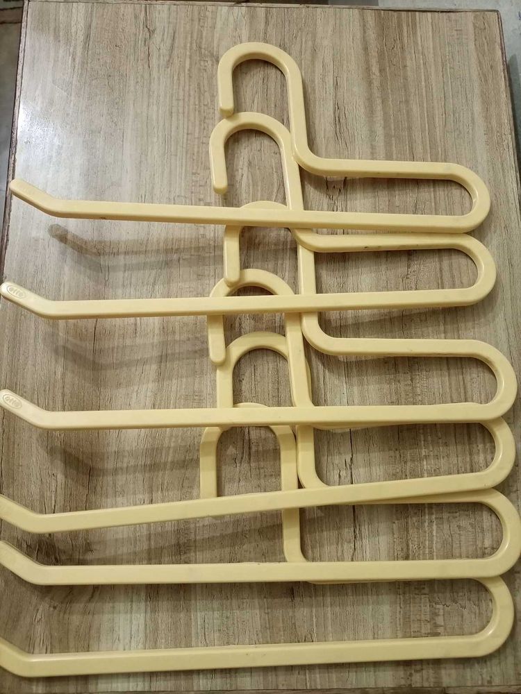 Cream colour multi purpose hangers 🤍💛