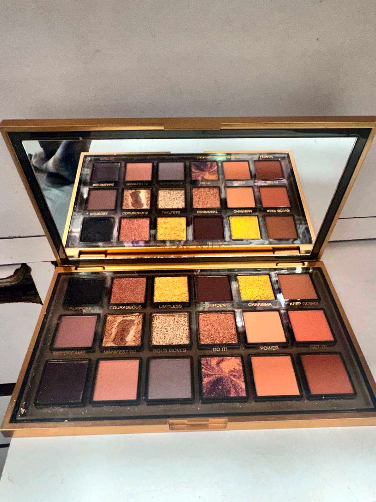 Huda Beauty Eyeshadow Palette