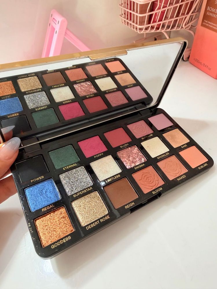 Stunning Eyeshadow Palette check details