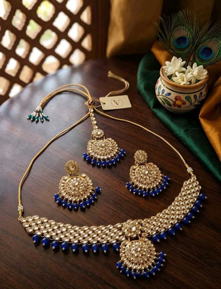 Stunning Kundan &amp; Blue Bead Jewellery Set