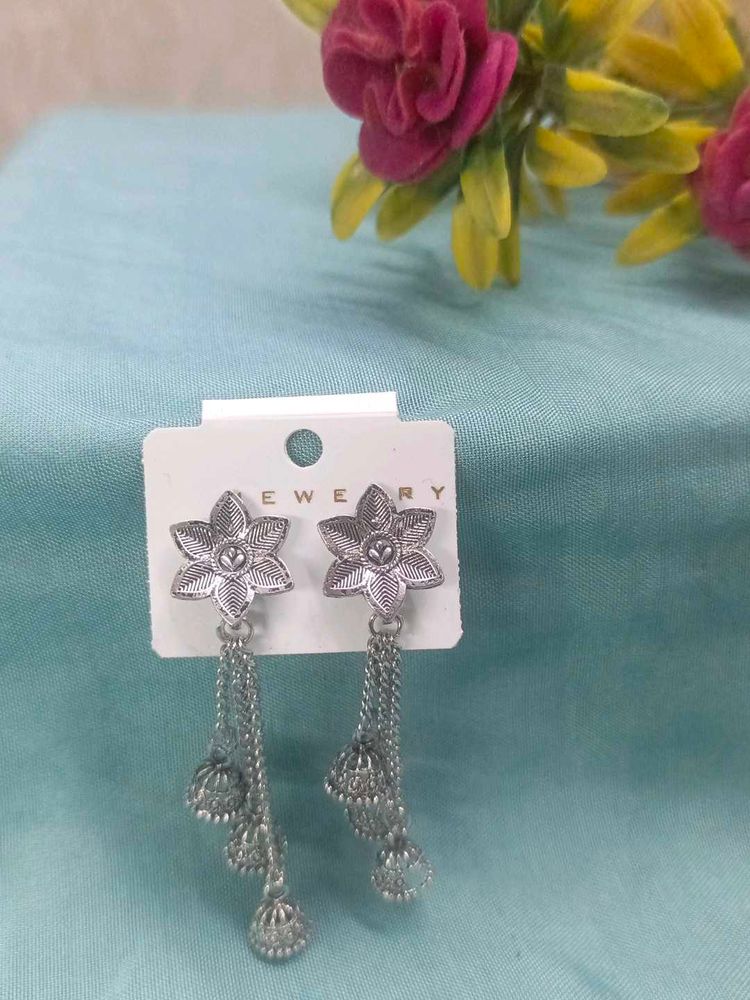Unique Silver Flower Dangle Earrings