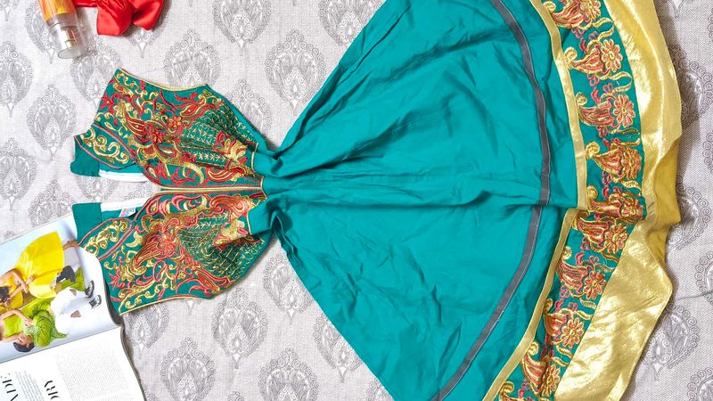 Elegant Teal Saree with Intricate Border
