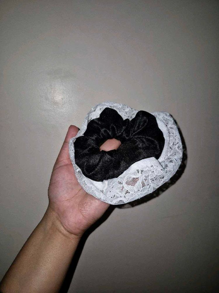 Moonlace Scrunchie ✨