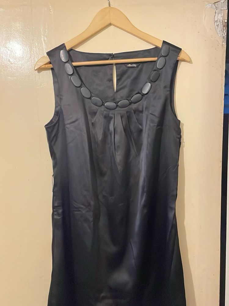 Elegant Black Sleeveless Dress