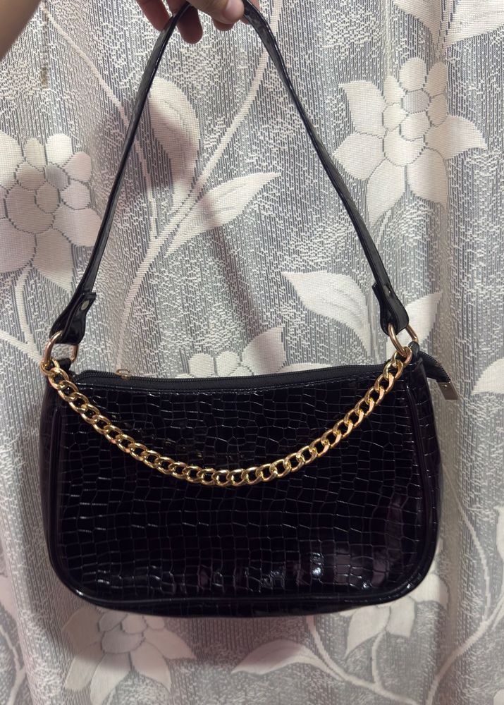 Chic Black Croc Embossed Shoulder Bag