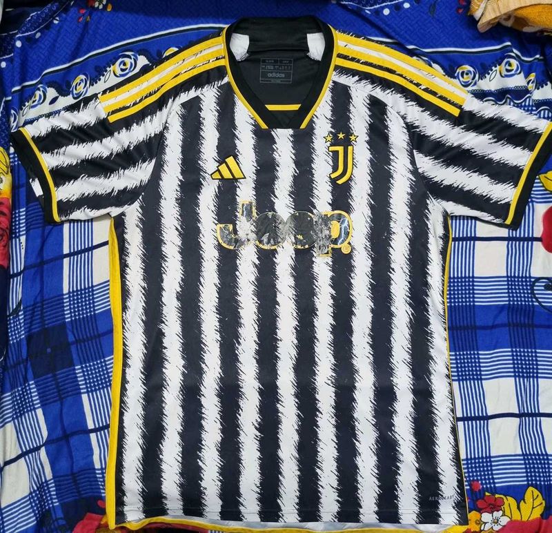 Juventus Jersey - Black &amp; White Stripes