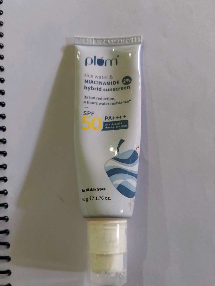 Plum niacinimide Sunscreen