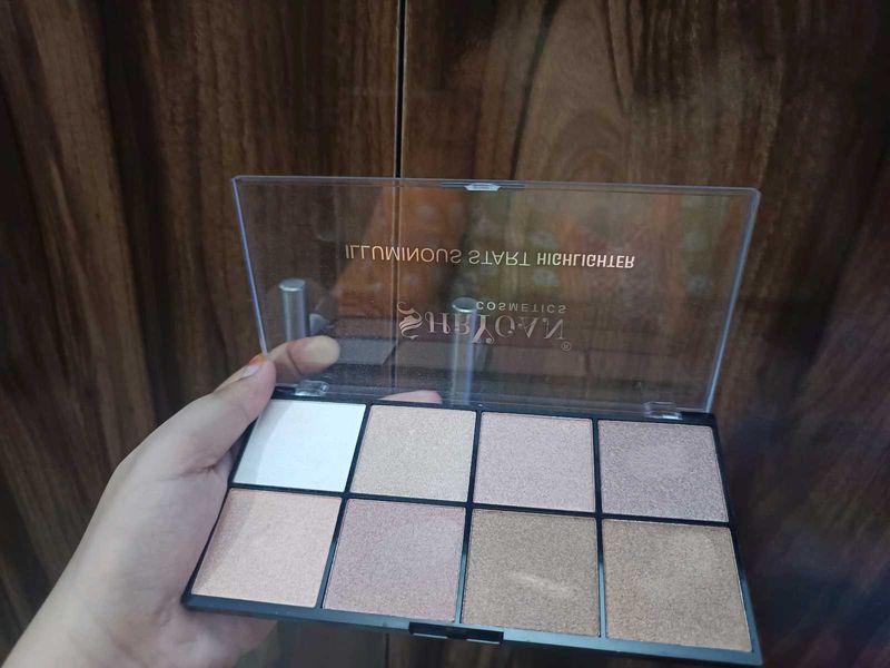 shryoan highlighter pallete