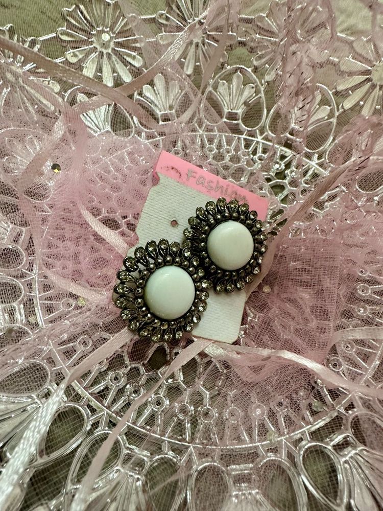 Elegant White &amp; Silver Stud Earrings