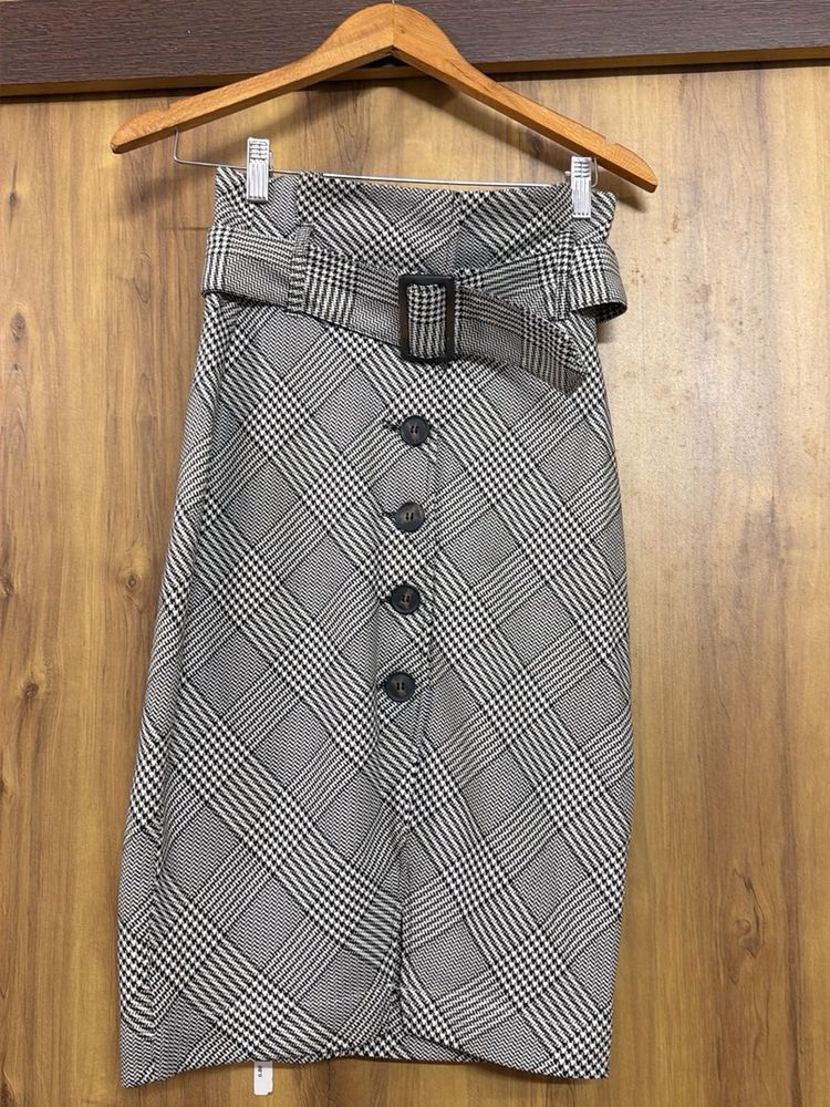 Chic Plaid High-Waisted Skirt with Belt