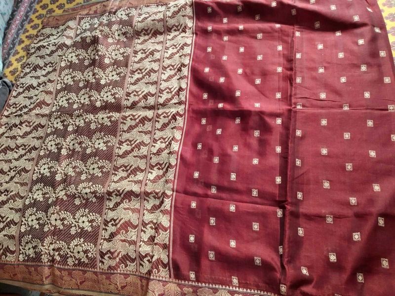 Balu choori Maroon Saree with Gold Detailing