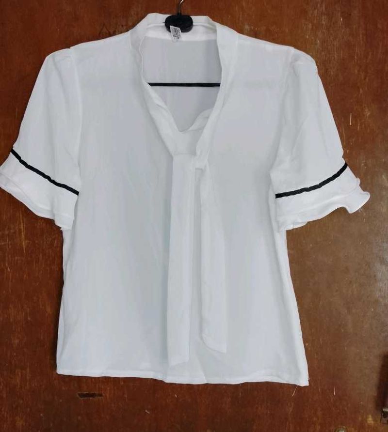 Chic White Bow Neck Blouse