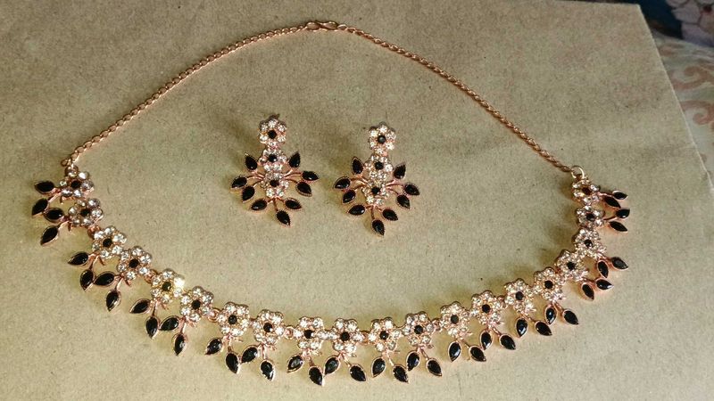 Elegant Black &amp; White Stone Necklace Set