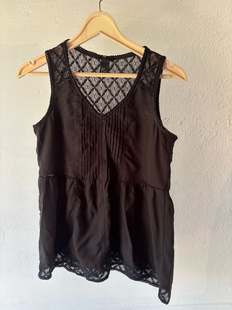Elegant Black Lace Trimmed Sleeveless Top