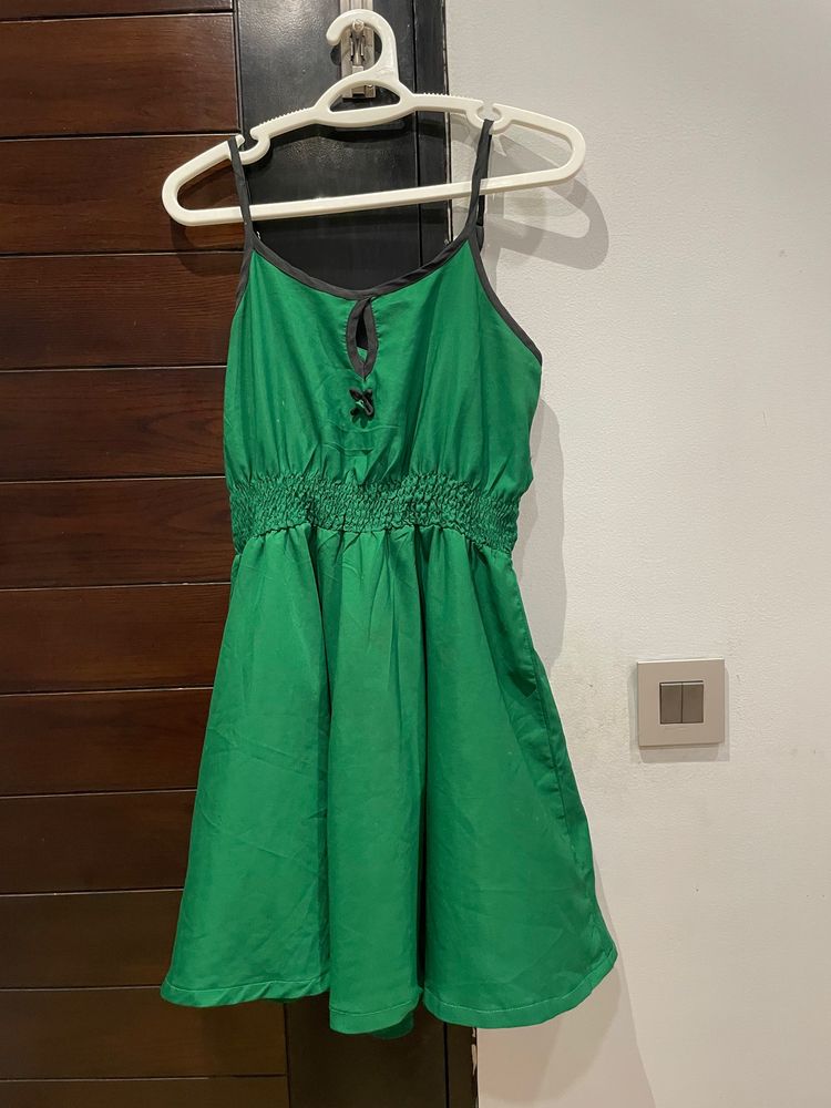 Green comfortable middy