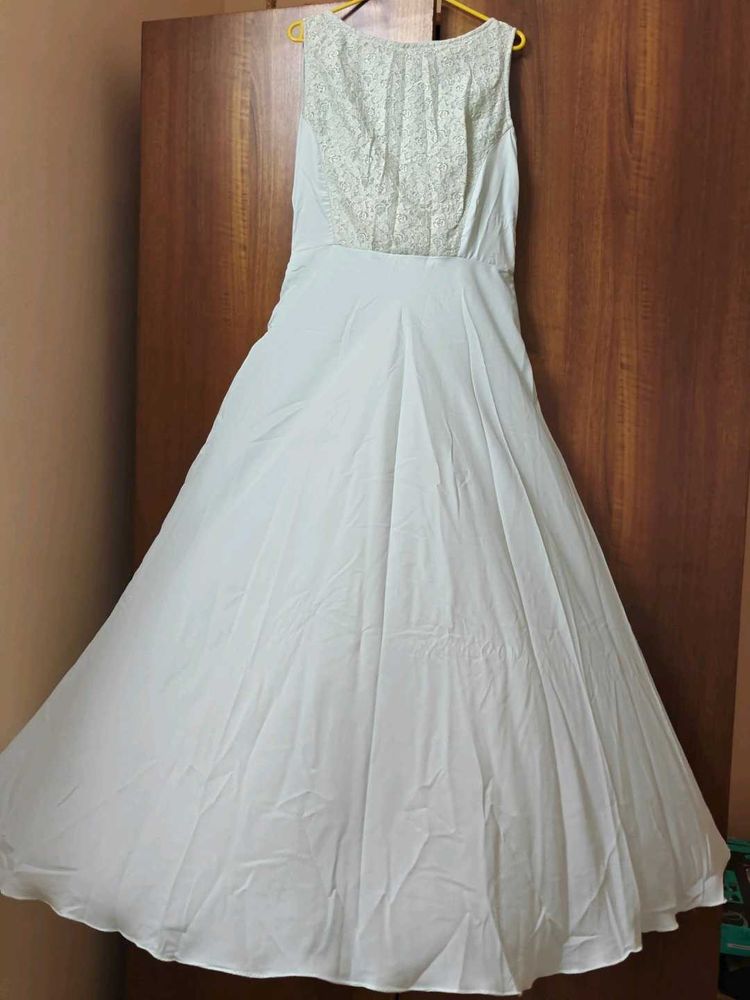 Elegant Light Green Gown