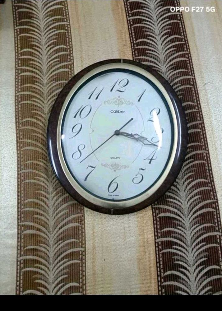 ELEGANT WALL CLOCK