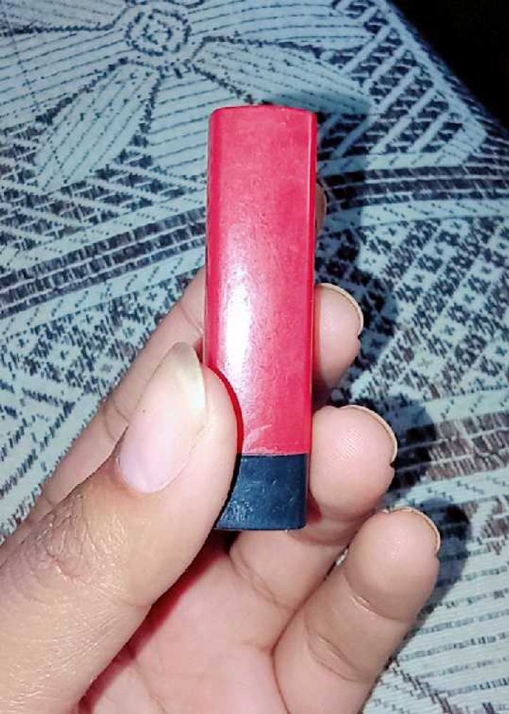 red and maroon lipstick combo