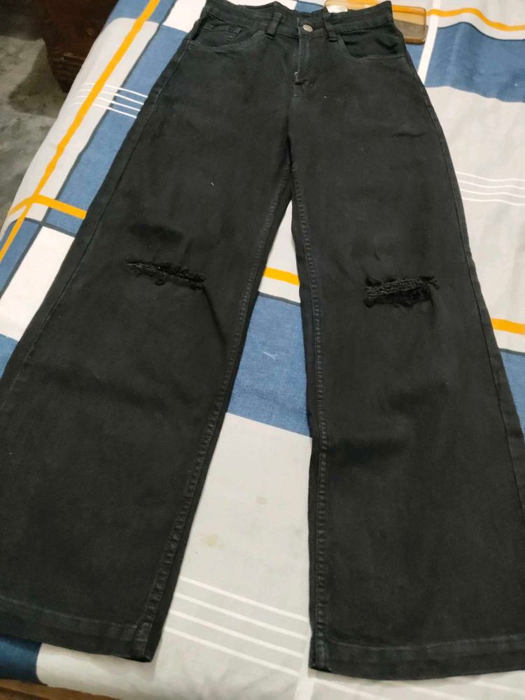 Black Wide-Leg Distressed Jeans