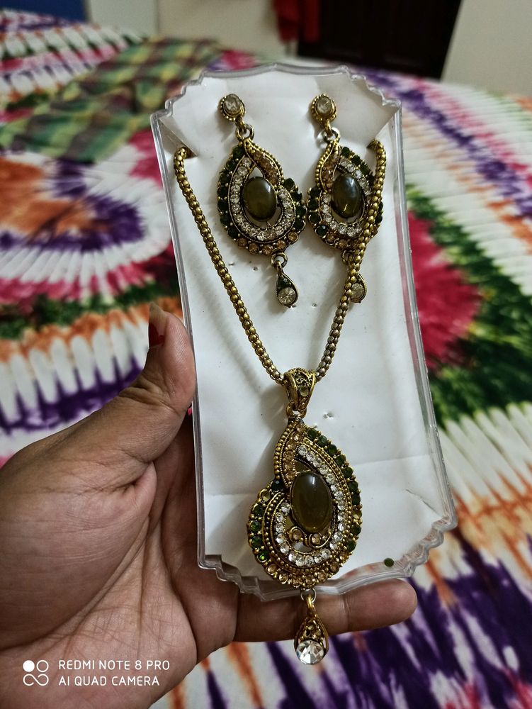 Brass Gold Plated Jewel Set Green Colour