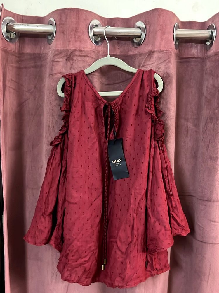Chic Red Cold Shoulder Top