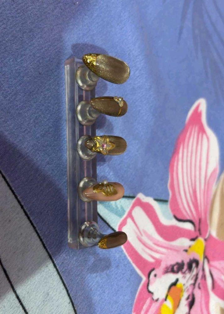 Cateye with chrome and 3D art nails