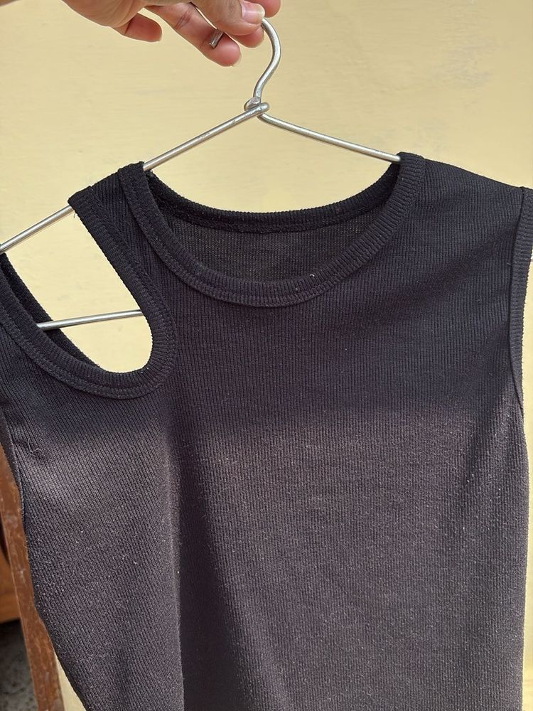 Chic Black Cutout Tank Top