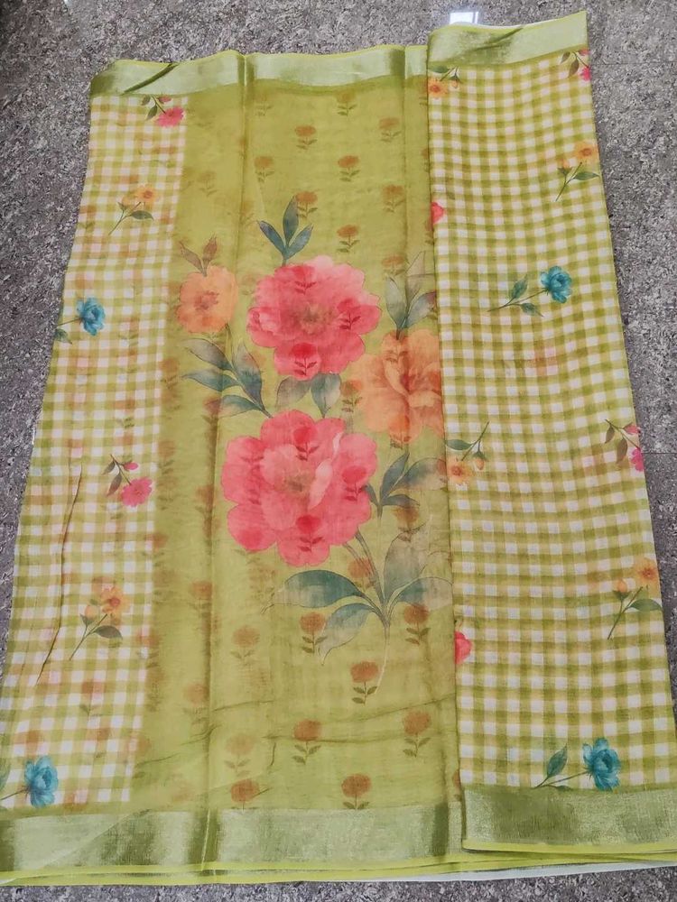 Beautiful Floral Print Saree