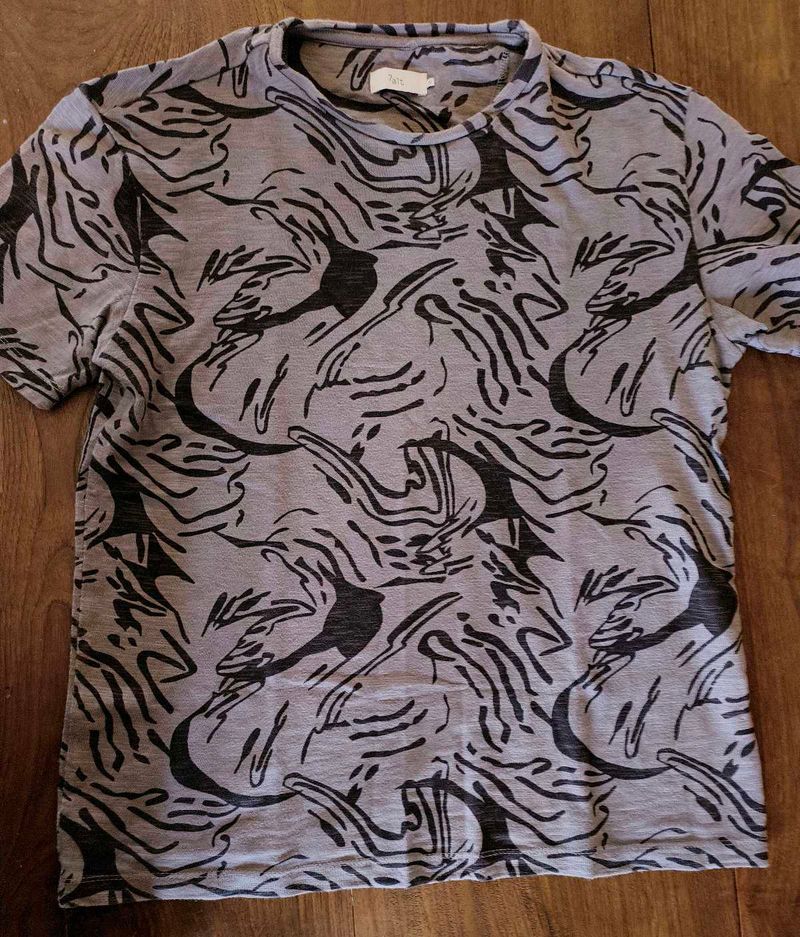 Unique Abstract Print T-Shirt